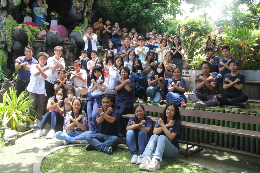 Ziarah SMP Xaverius 2 Ke Gua Maria Ngison Nando