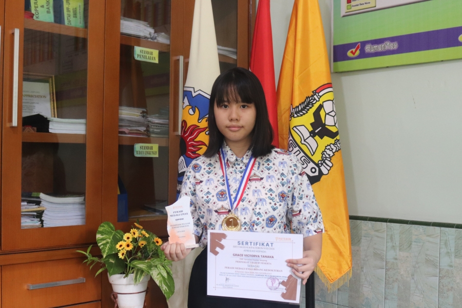 Tidak Ada Cinta Yang Sia-Sia (Cerita Praktik Baik Mendapatkan Medali Emas dibidang Kedokteran, Fisika dan Kimia) Grace Victorya Tanaka&nbsp; SMP Xaverius 2 Bandar Lampung